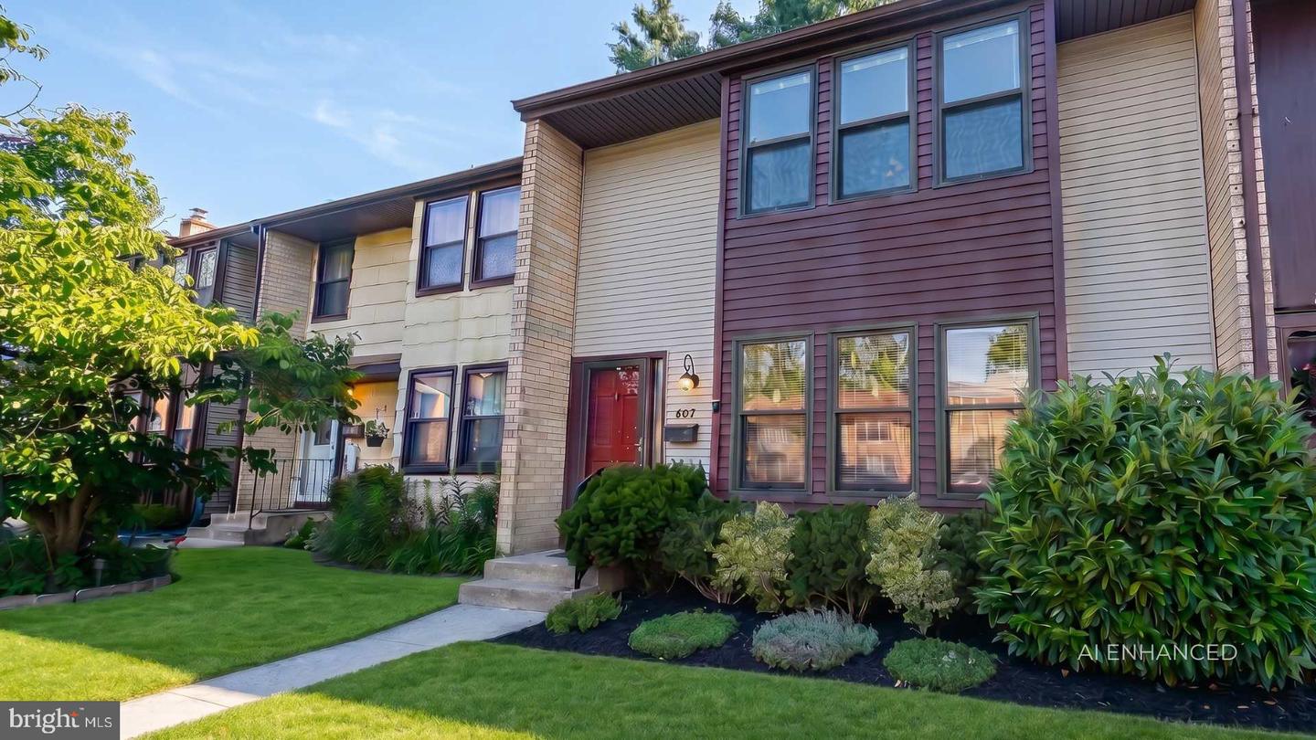 607 Greenwich Ct Property Photo 1