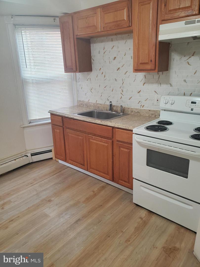 489 W Hanover St Property Photo 2