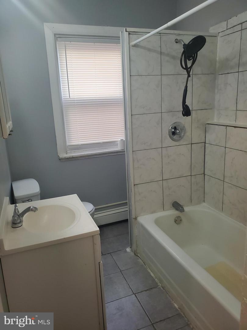 489 W Hanover St Property Photo 3