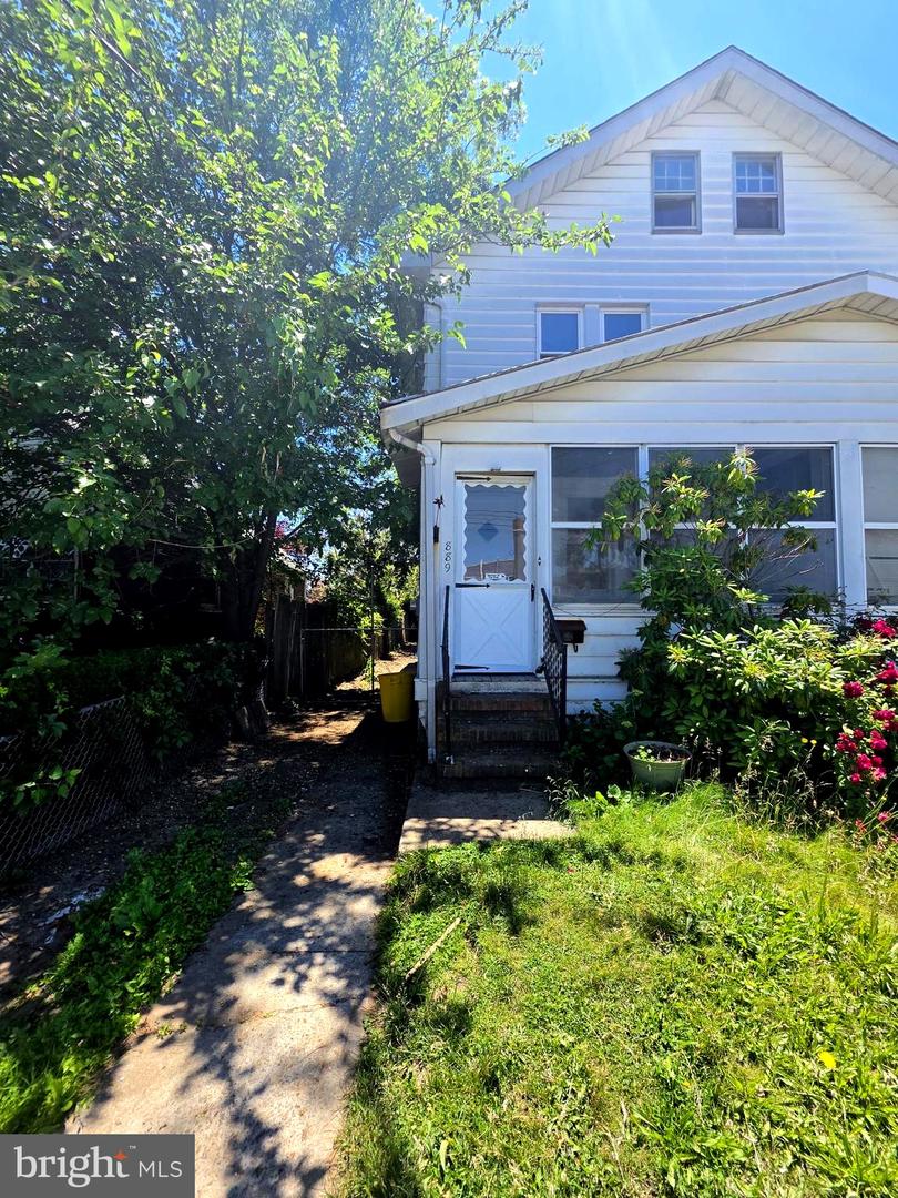 889 LALOR ST