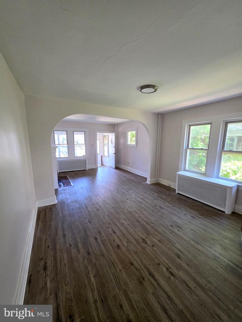 889 Lalor St Property Photo 2