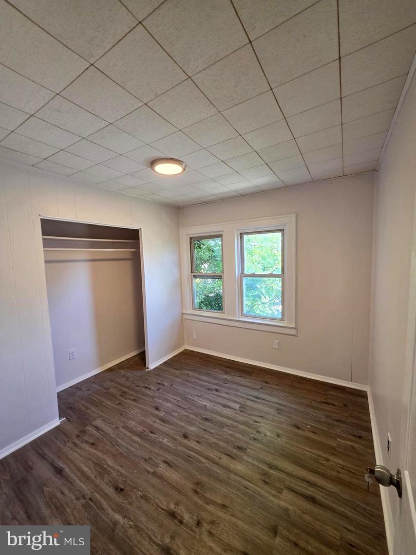 889 Lalor St Property Photo 6