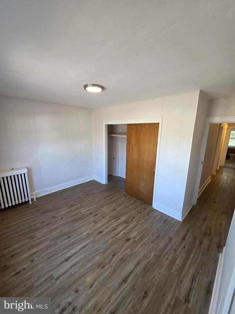 889 Lalor St Property Photo 7