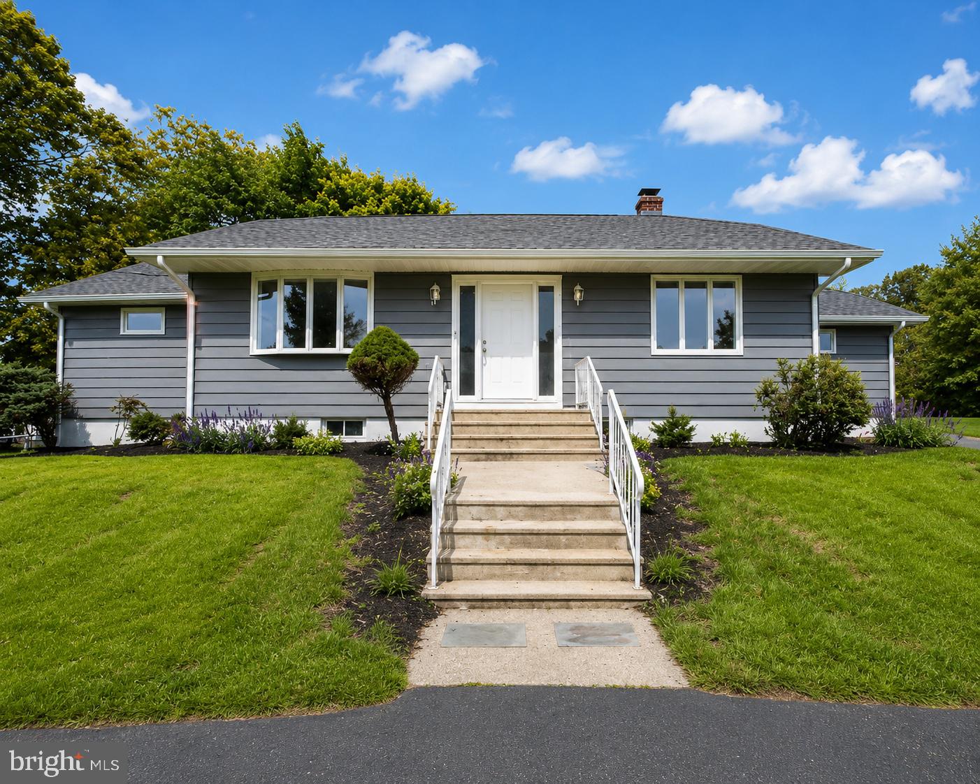 413 PAXSON AVE Property Photo 1