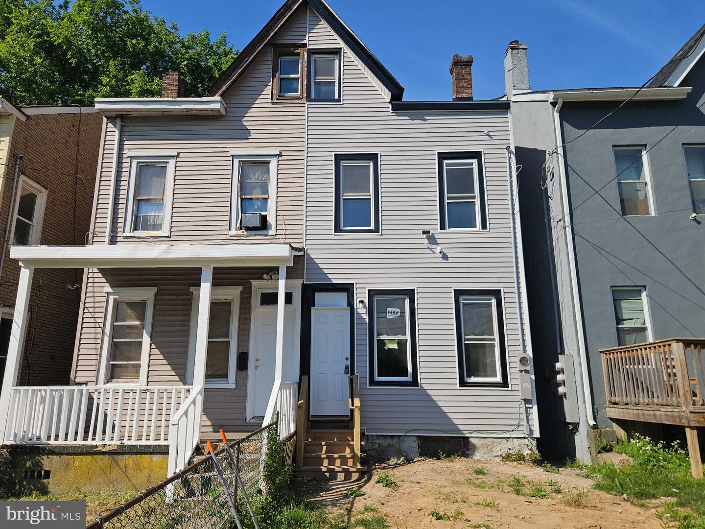 323 RUTHERFORD AVE Property Photo 1