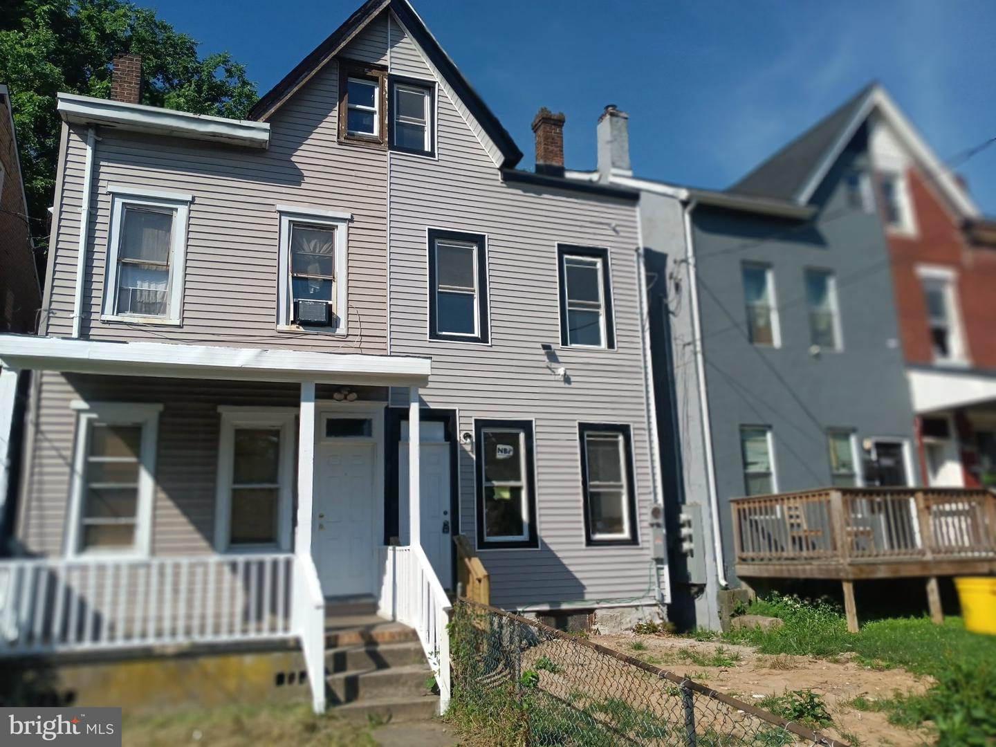 323 Rutherford Ave Property Photo 2