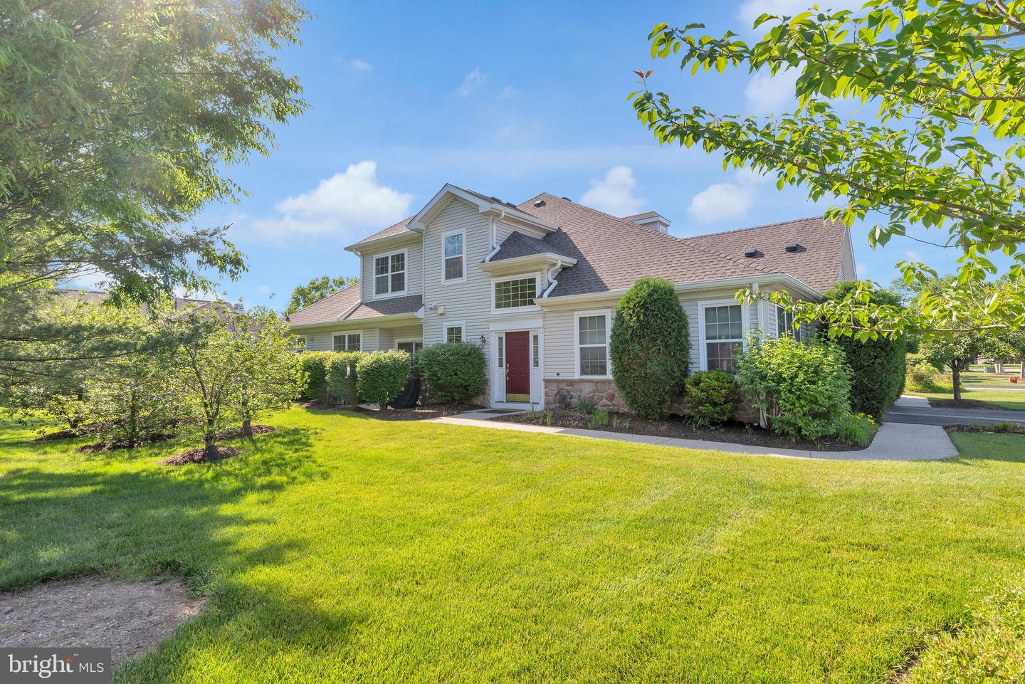 1 Wiltshire Dr #end Property Photo 1