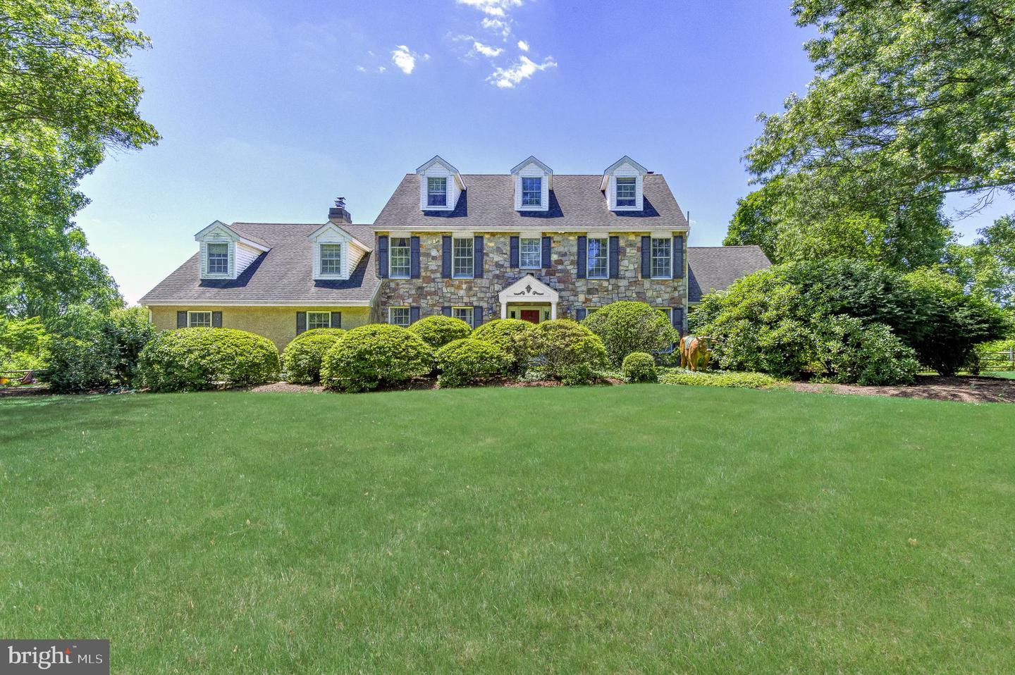 24 Meadow Ln Property Photo 1