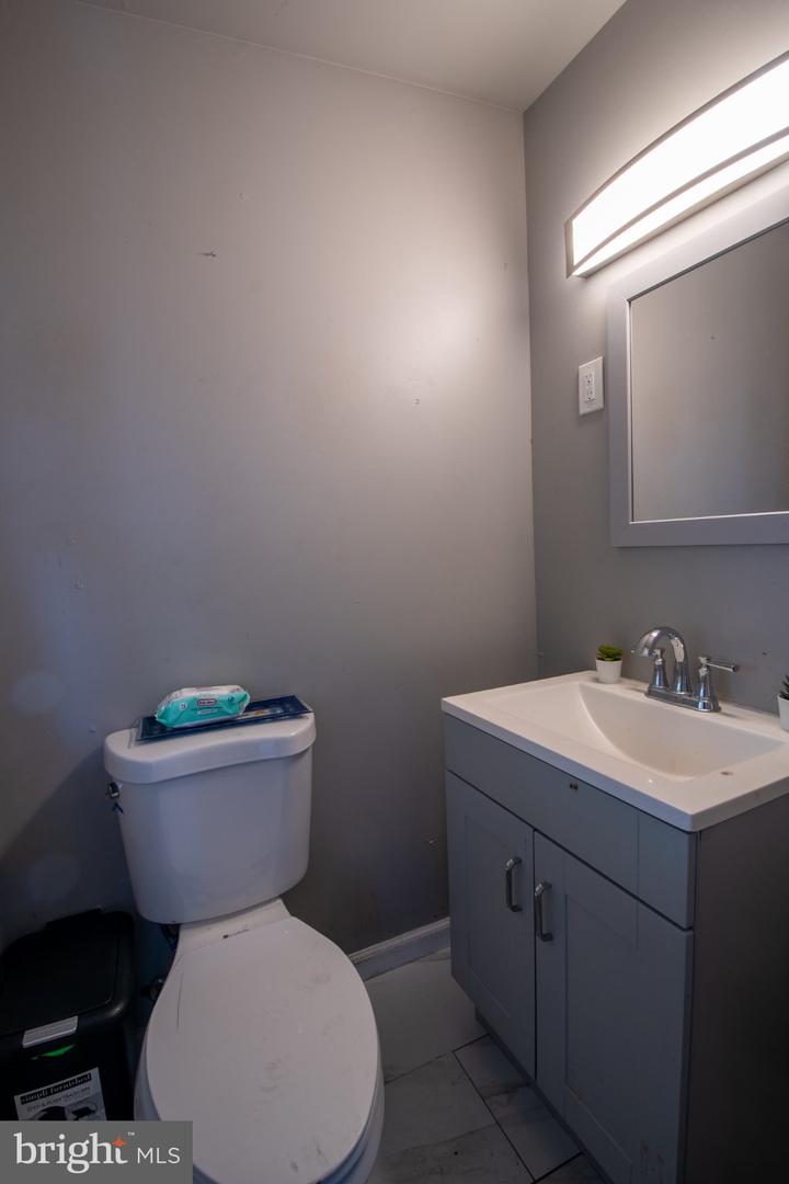 248 Grand St Property Photo 5