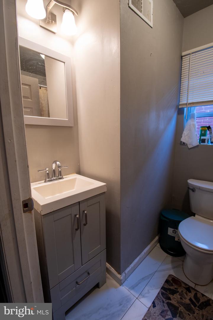 248 Grand St Property Photo 9