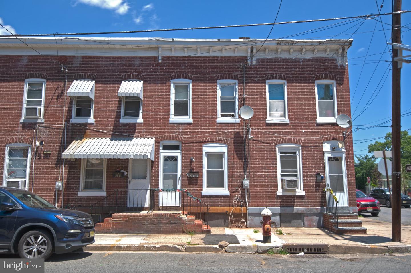 248 Grand St Property Photo 10