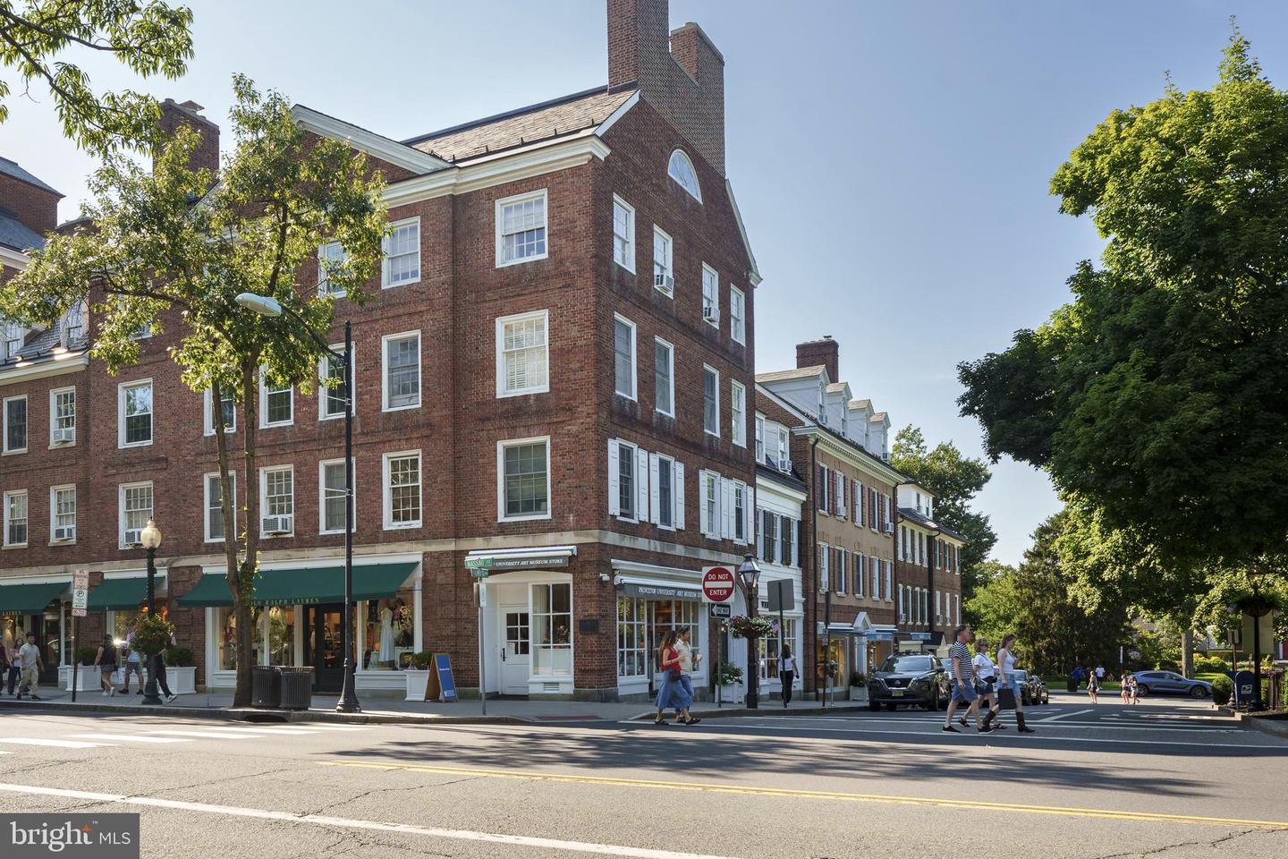 3 Palmer Sq W #d Property Photo 1