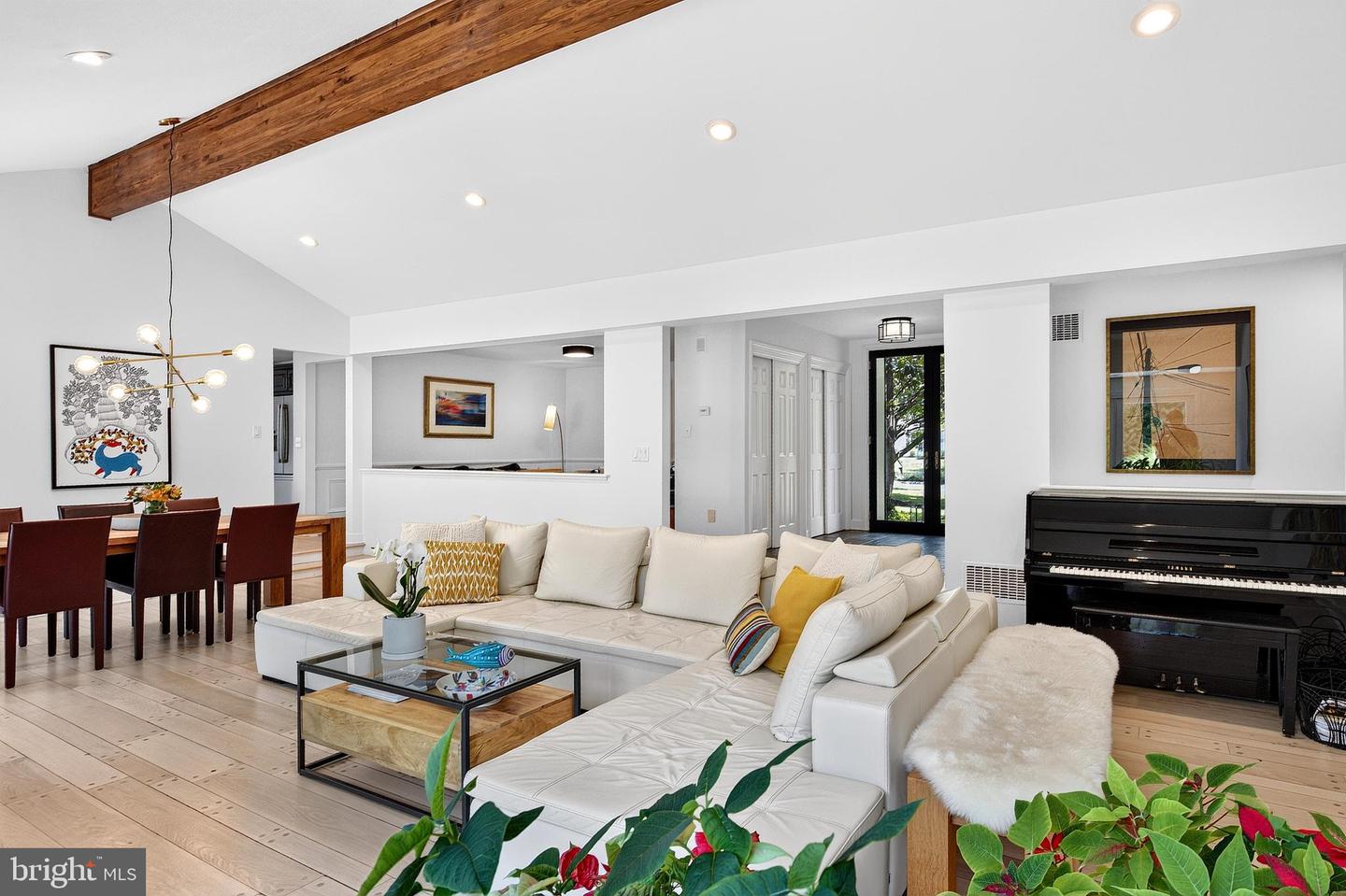 9 Arvida Dr Property Photo 6