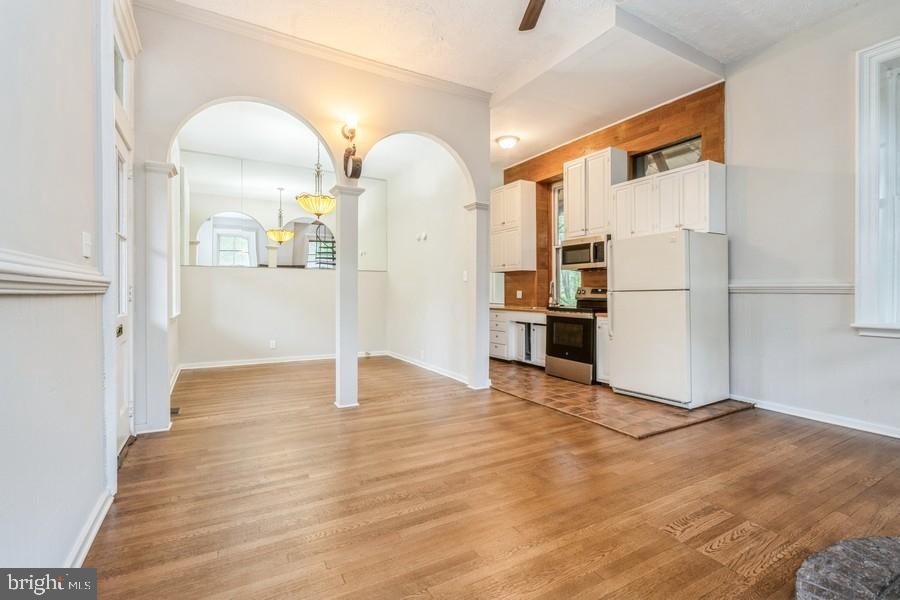 16 Railroad Pl Property Photo 3
