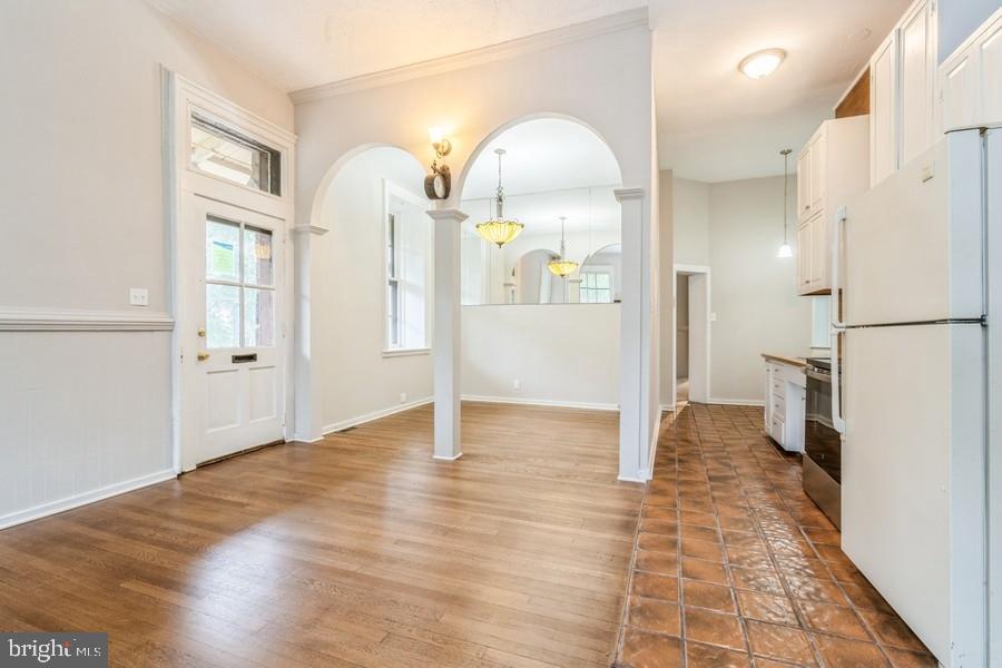 16 Railroad Pl Property Photo 4