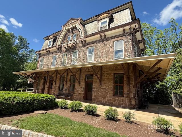 16 Railroad Pl Property Photo 15