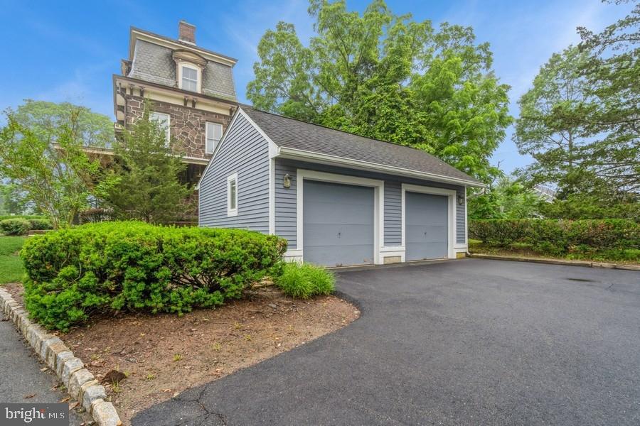 16 Railroad Pl Property Photo 17