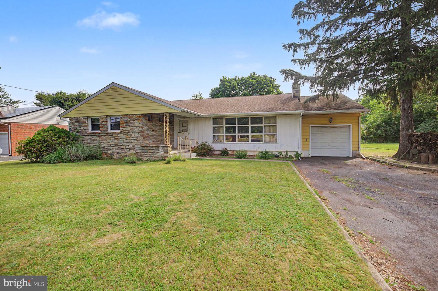 2232 Pennington Rd Property Photo 1