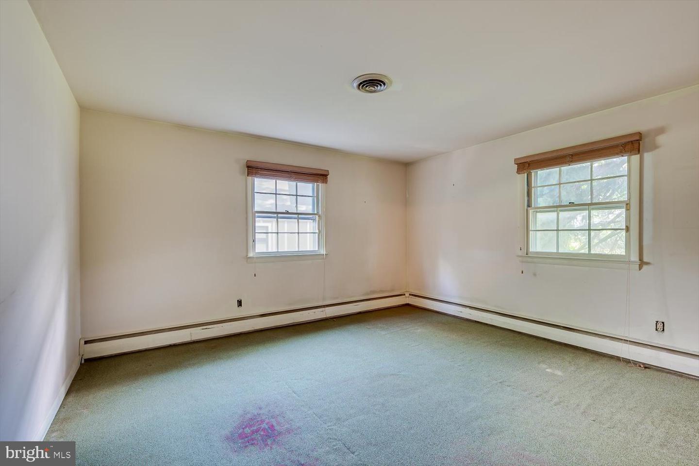 265 Moore St Property Photo 11