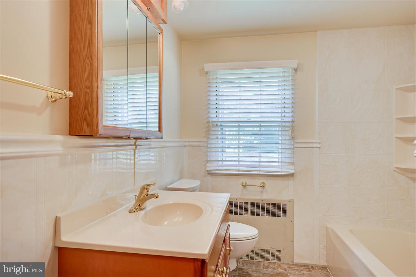 265 Moore St Property Photo 13
