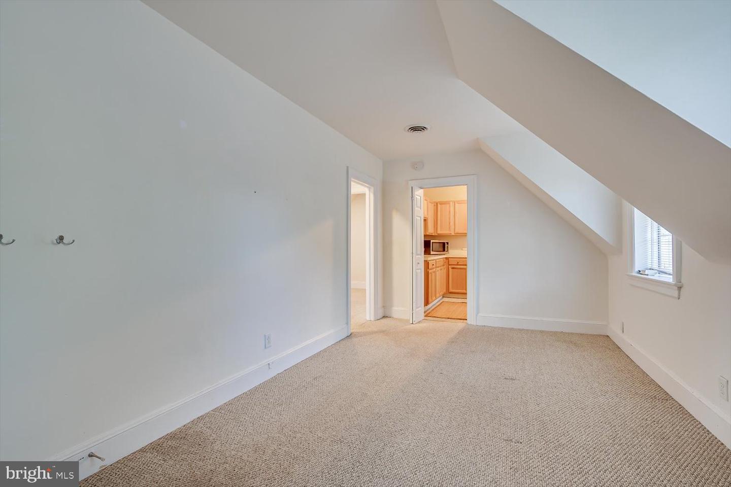 265 Moore St Property Photo 14