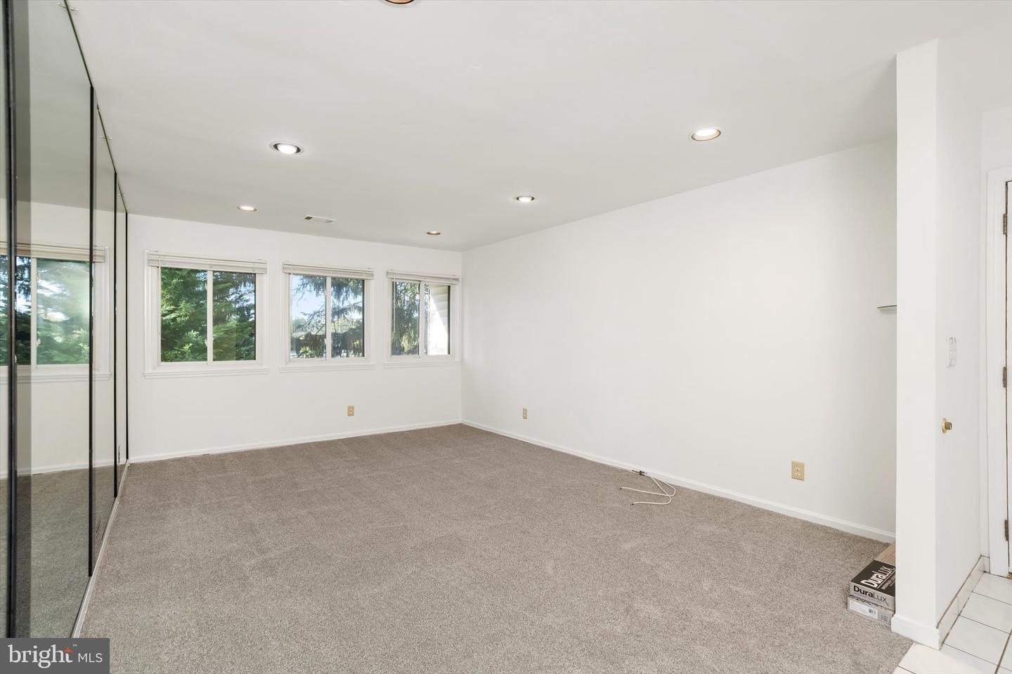 J4 Avon Dr Property Photo 6