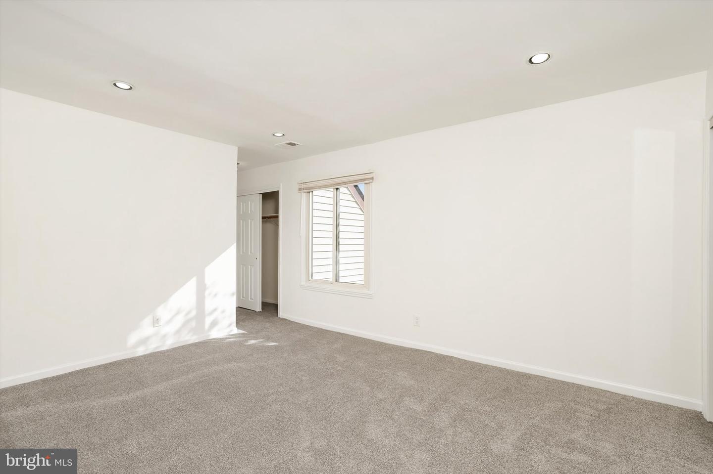 J4 Avon Dr Property Photo 14