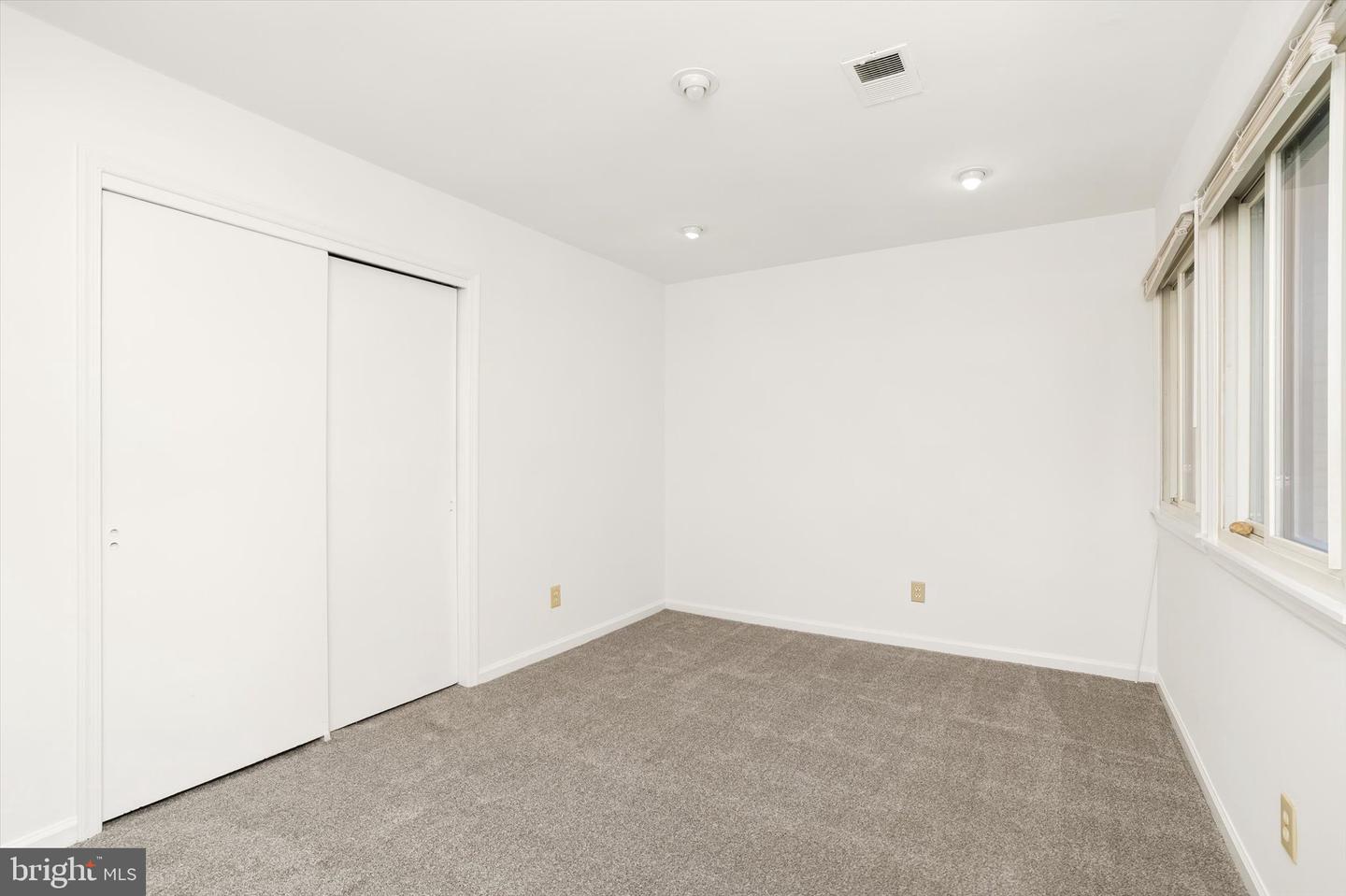 J4 Avon Dr Property Photo 18