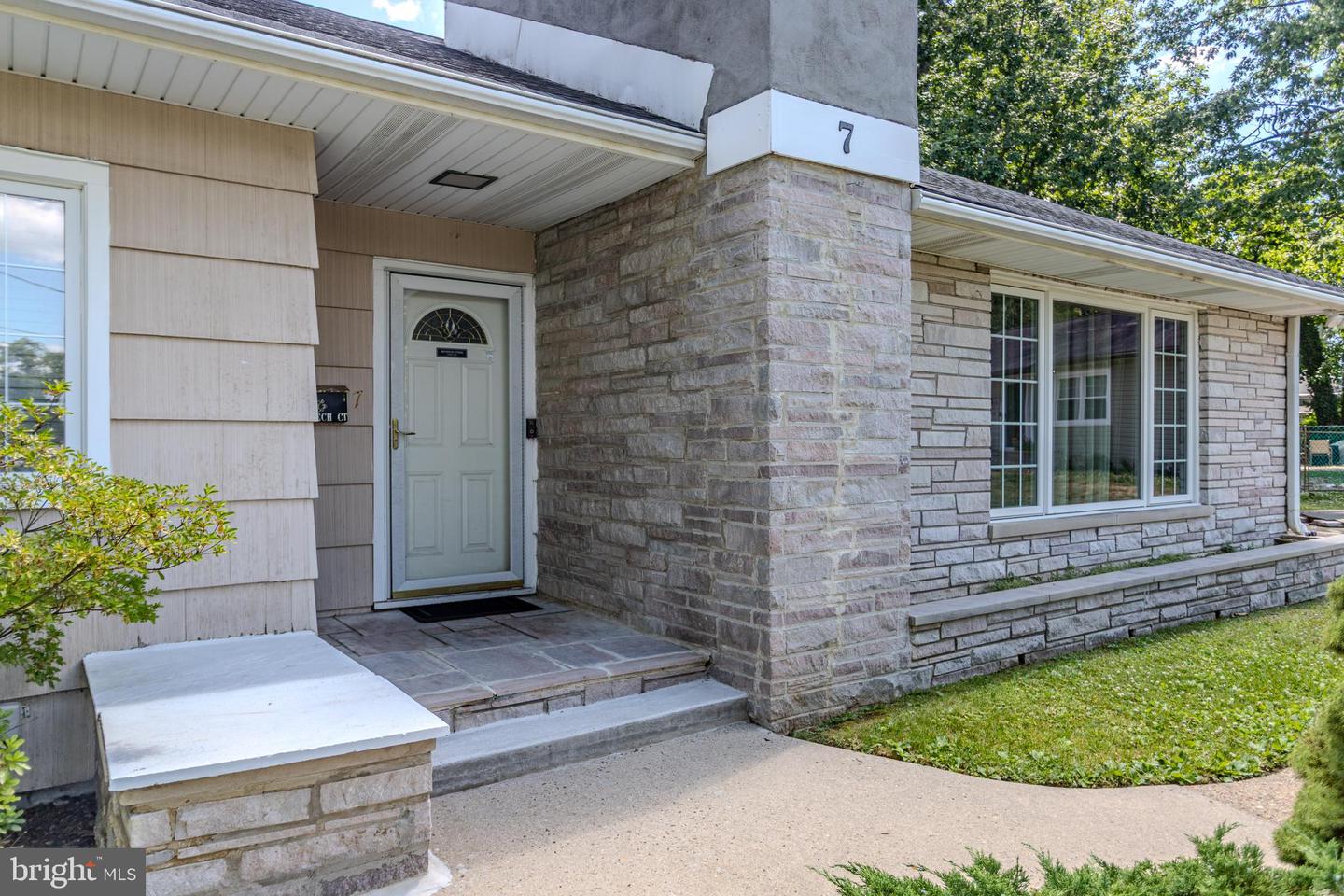 7 White Beech Ct Property Photo 6