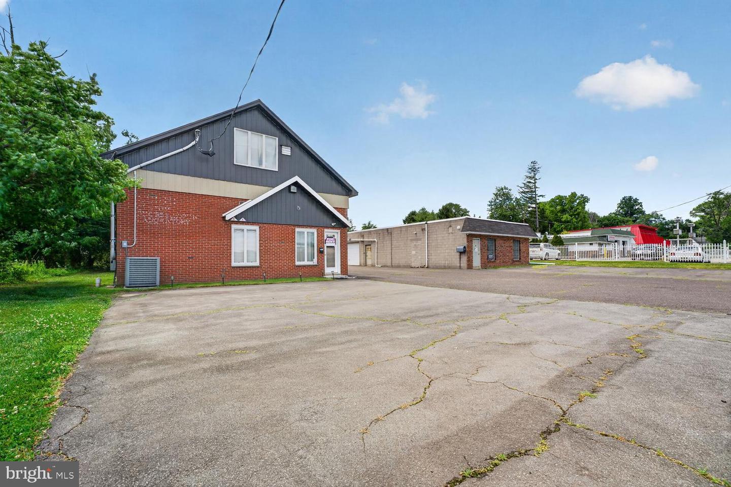 1523 Parkway Ave Property Photo 3