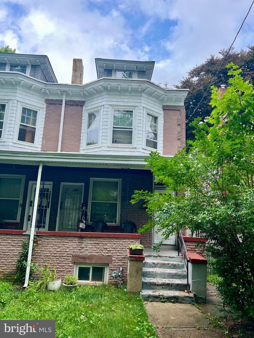 1106 W State St Property Photo 1
