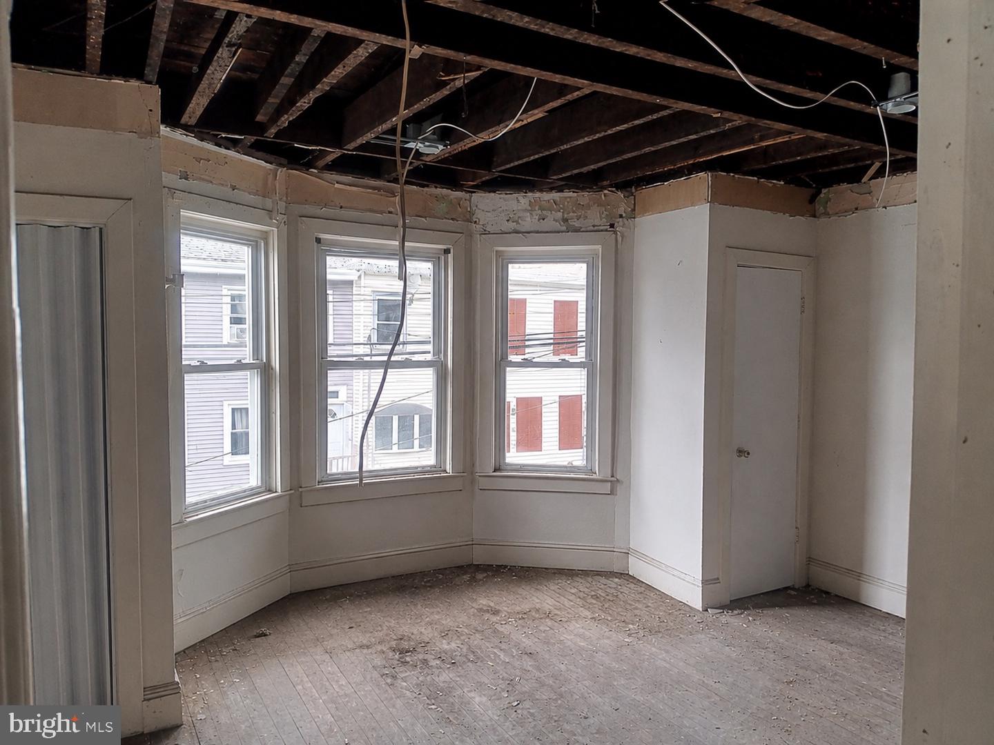 113 Home Ave Property Photo 3
