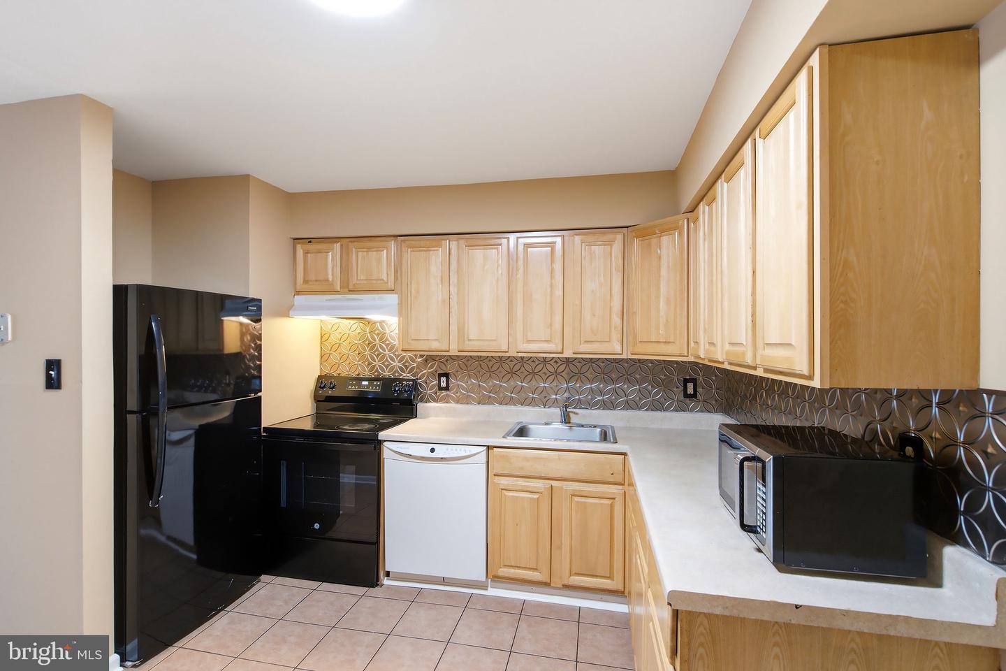 E21 Avon Drive Property Photo 8