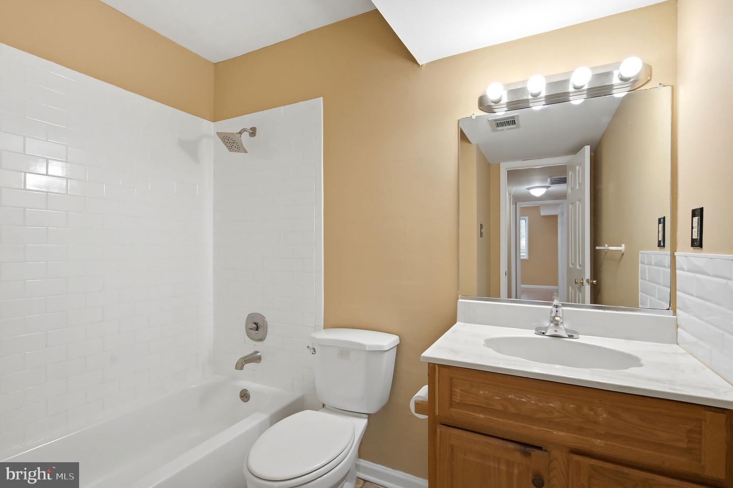 E21 Avon Drive Property Photo 12