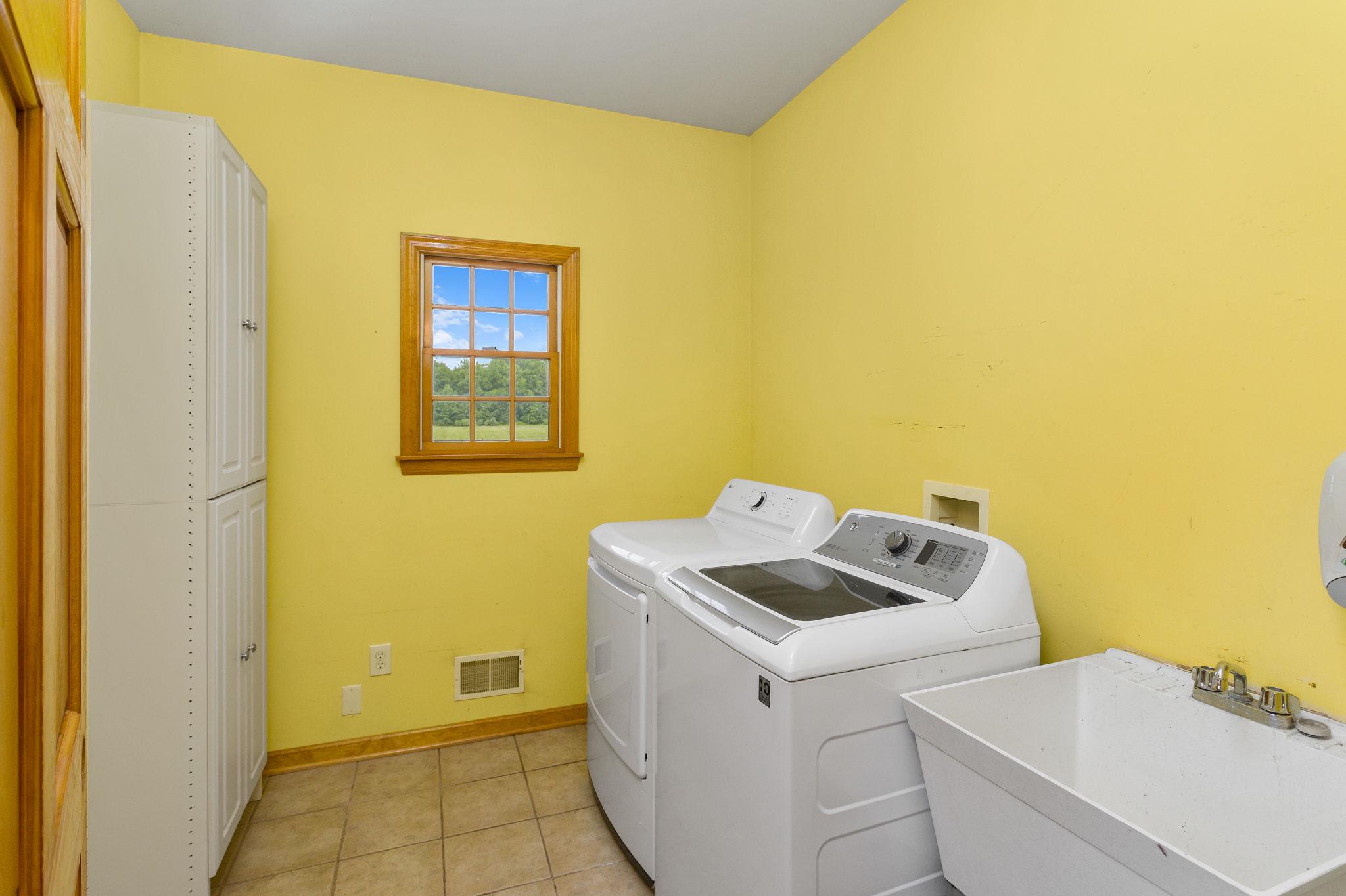 241 Windsor Rd Property Photo 12