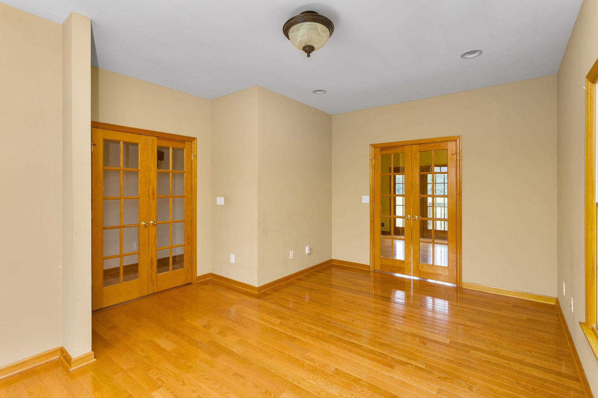 241 Windsor Rd Property Photo 17