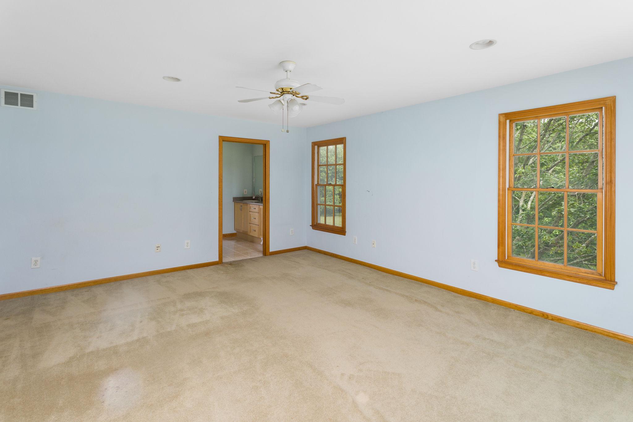 241 Windsor Rd Property Photo 23