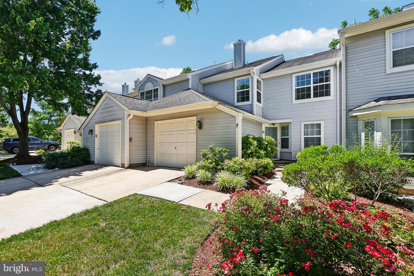 7 HERITAGE BLVD