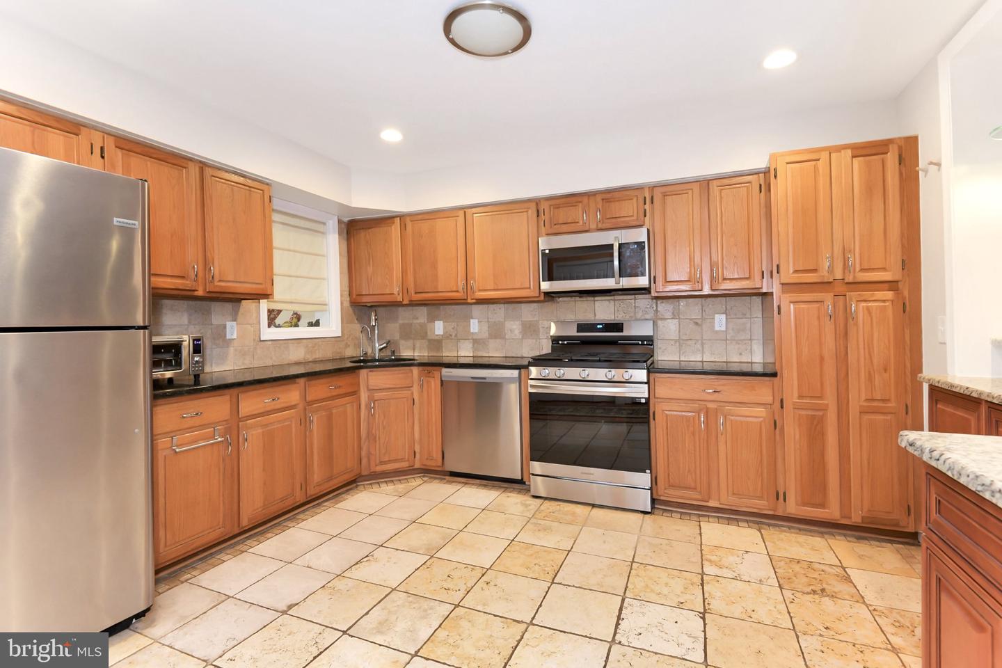 19 Exeter Ct Property Photo 3