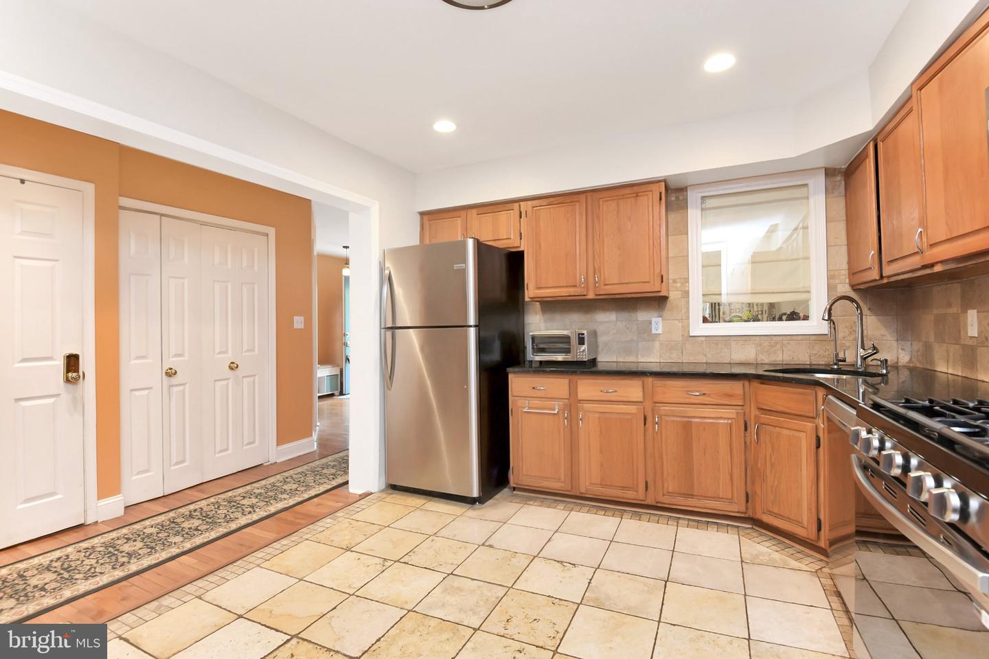19 Exeter Ct Property Photo 4