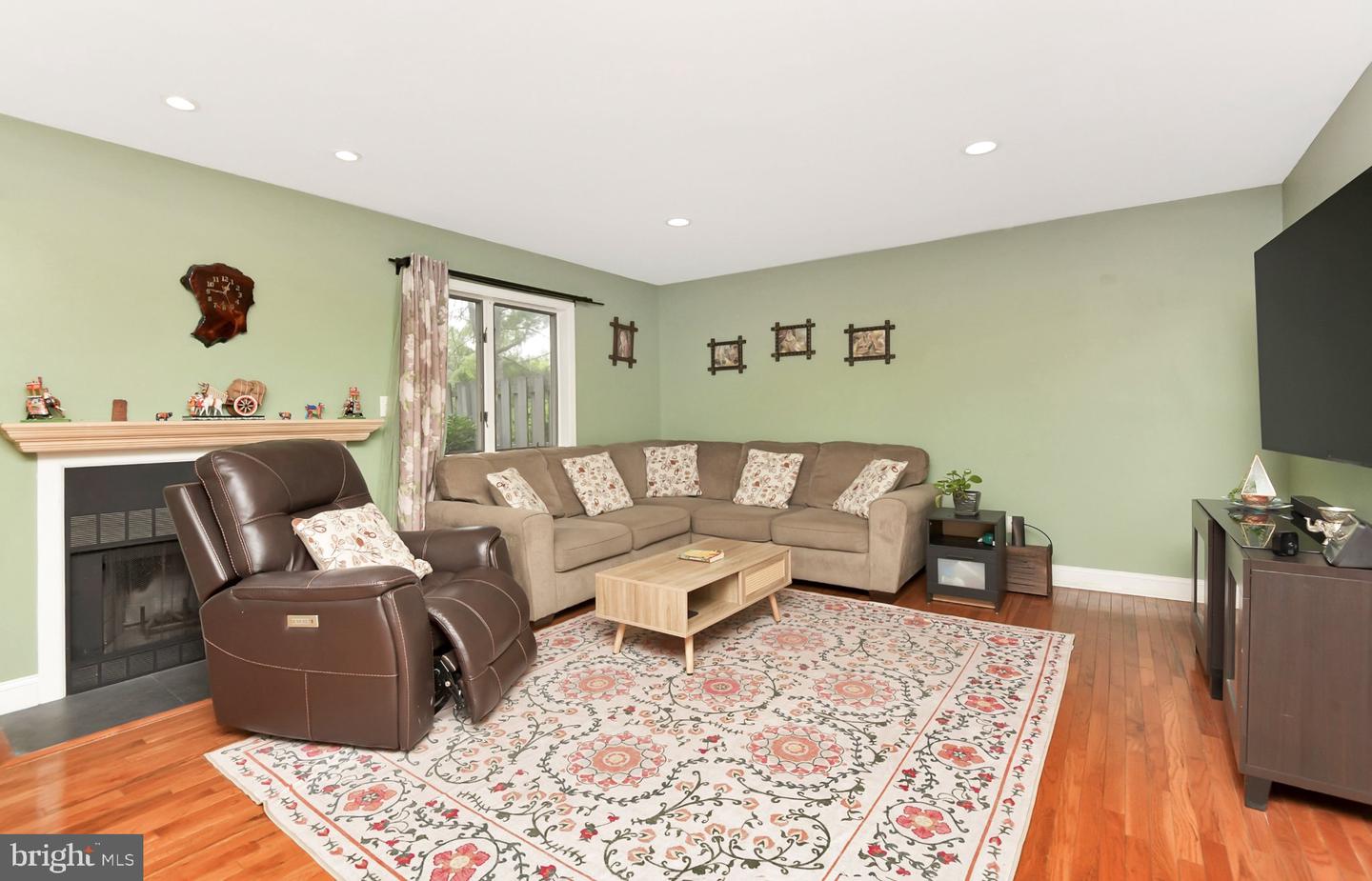 19 Exeter Ct Property Photo 6