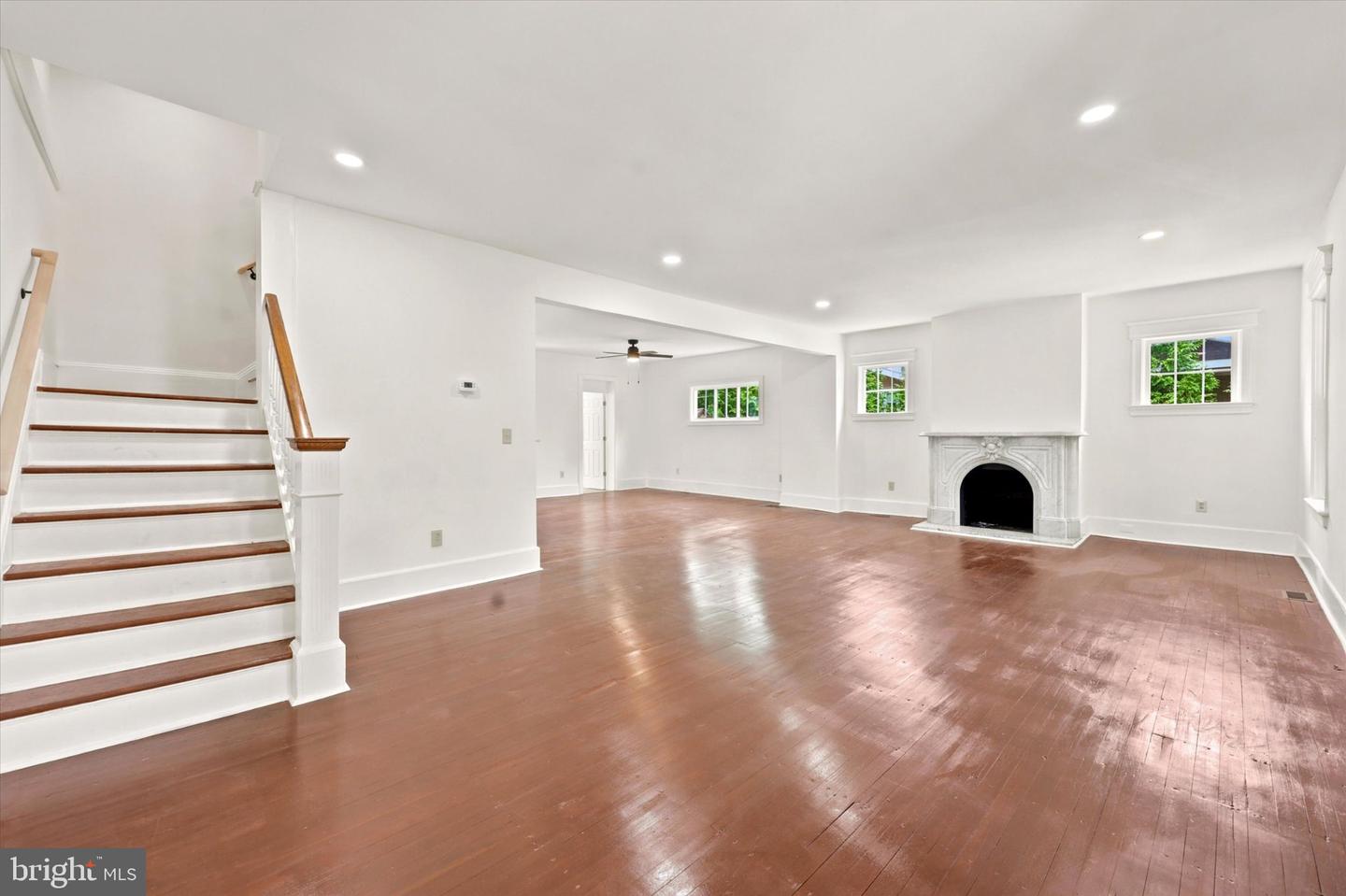 489 Grand Ave Property Photo 2