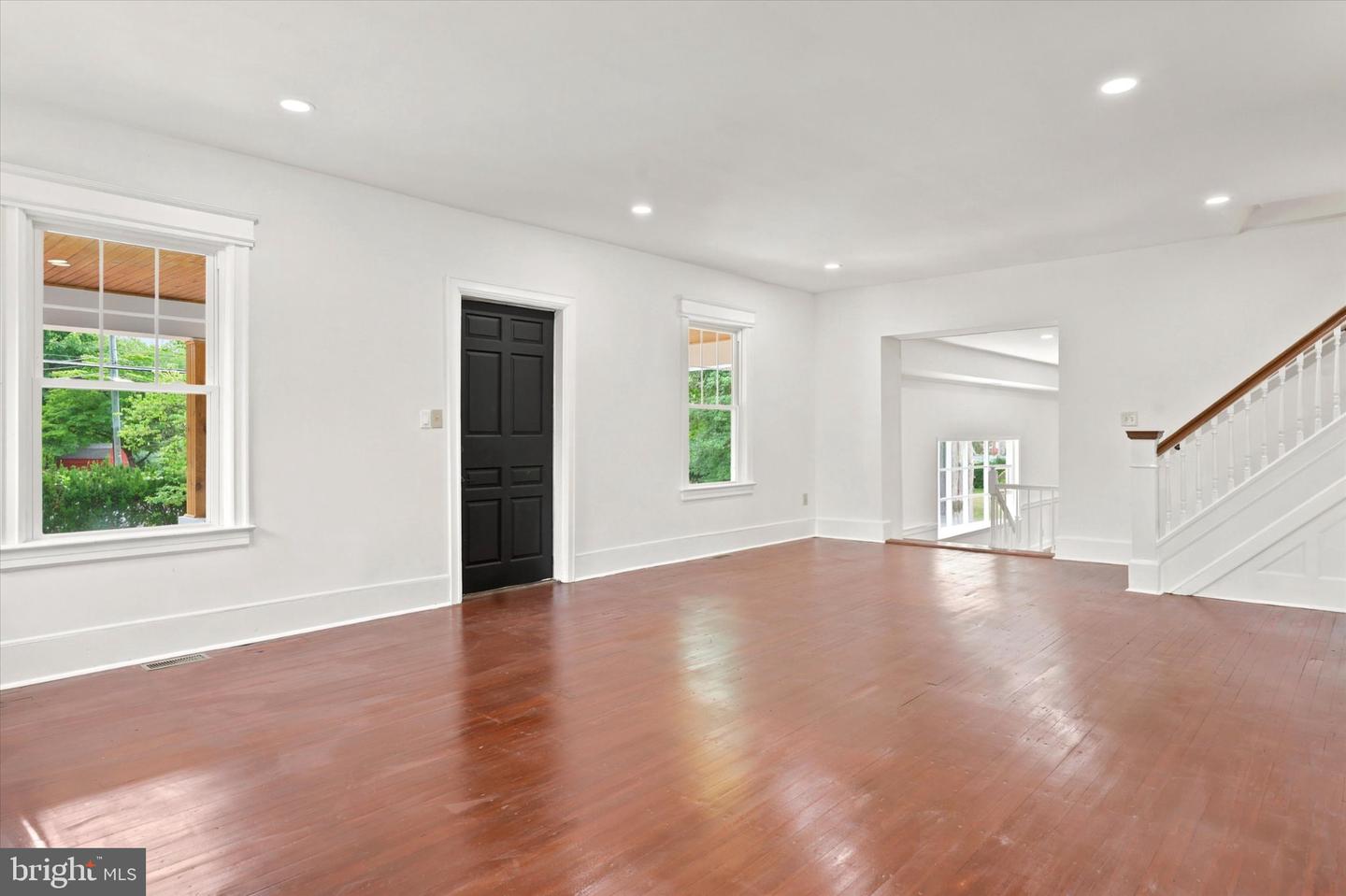 489 Grand Ave Property Photo 9