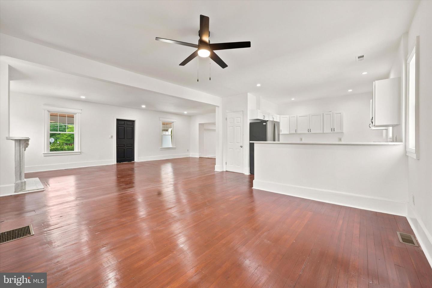 489 Grand Ave Property Photo 11