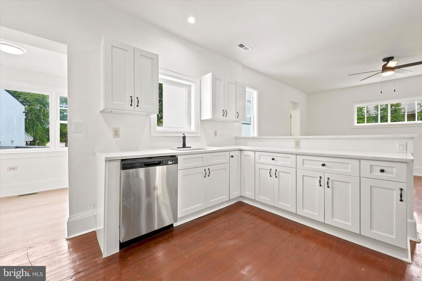 489 Grand Ave Property Photo 14