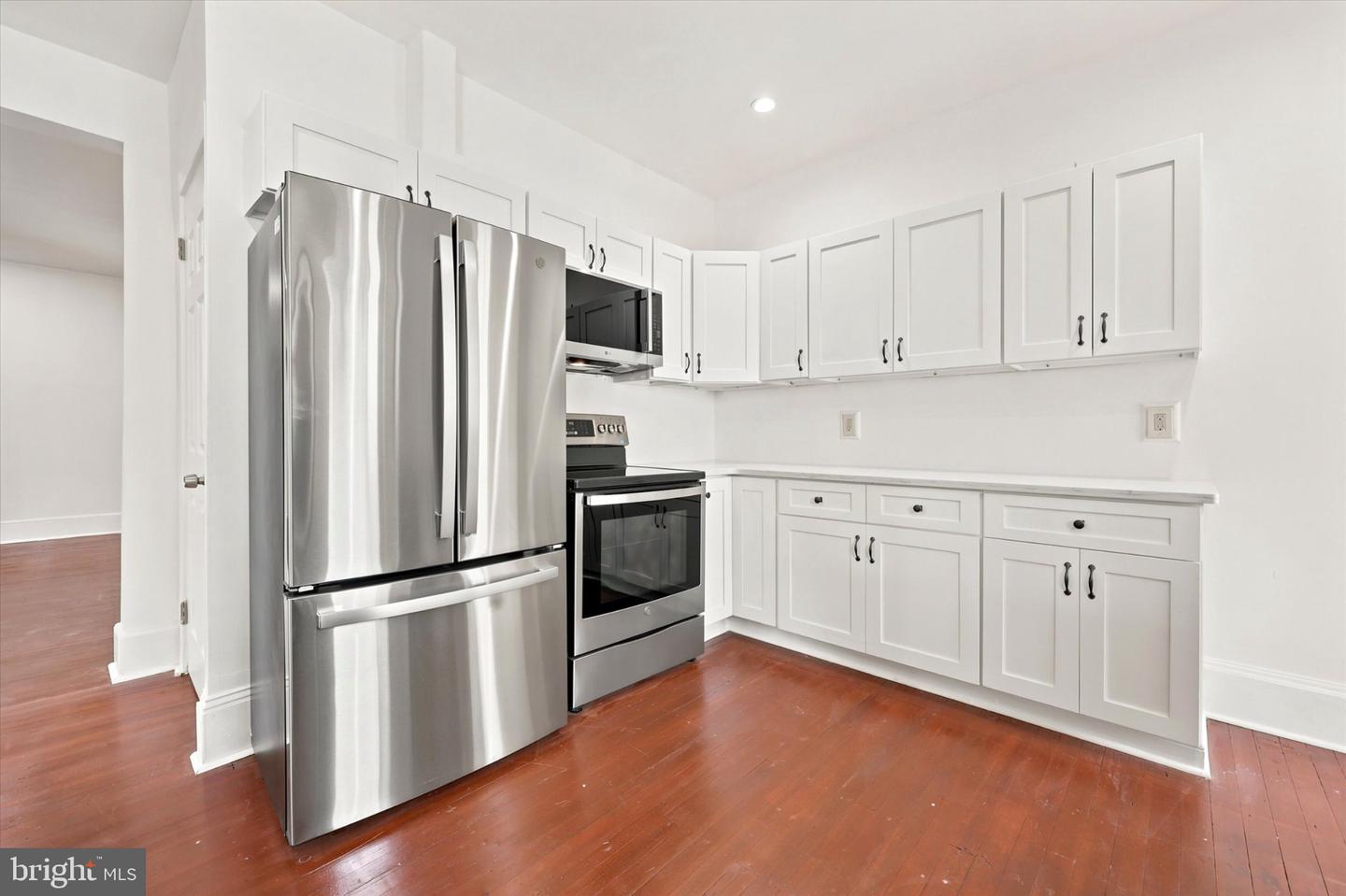 489 Grand Ave Property Photo 16