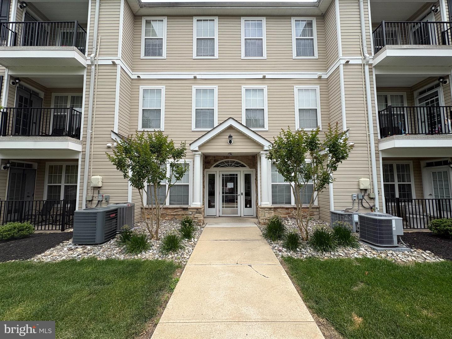38 KYLE WAY Property Photo 1