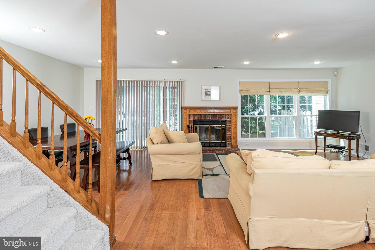 19 Towpath Ct Property Photo 3
