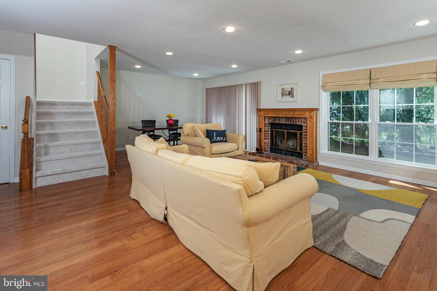 19 Towpath Ct Property Photo 4