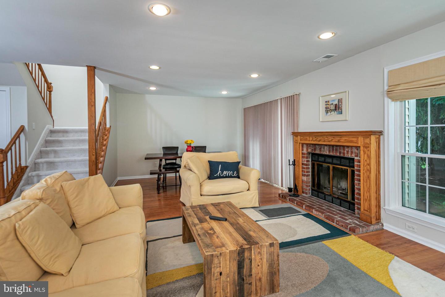 19 Towpath Ct Property Photo 5